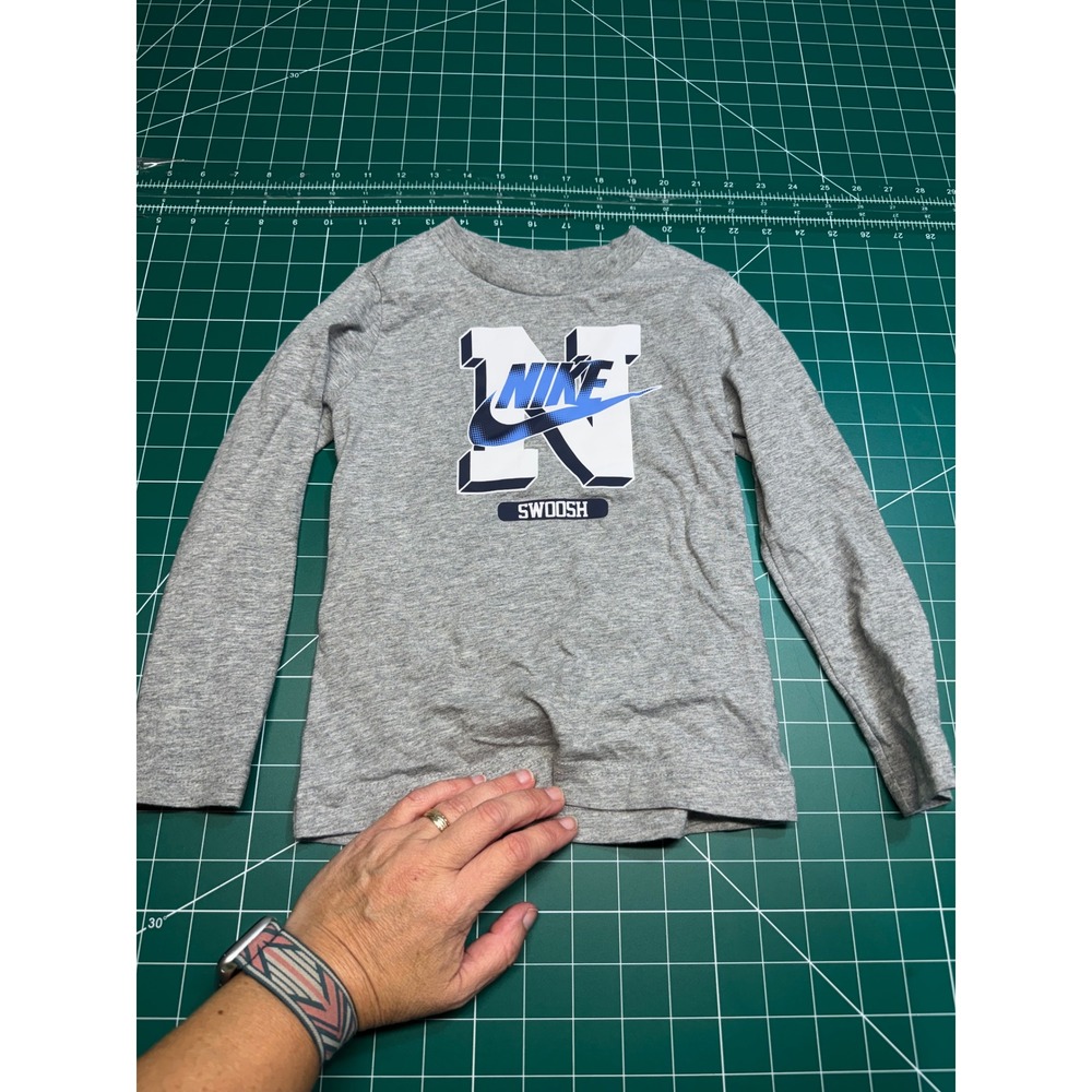 Nike Kids Heather Gray Long Sleeve Graphic Swoosh T-Shirt 4T Varsity N Logo